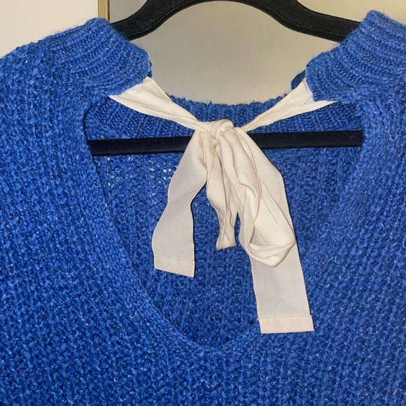 Abercrombie and Fitch Sweater - Picture 2 of 5